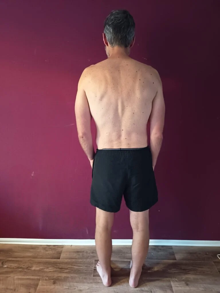 Martin zu Beginn der 90-Tage-Challenge, Rückenansicht